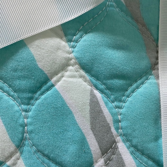 NWT Quilted Throw 50”x70” - Picture 4 of 5